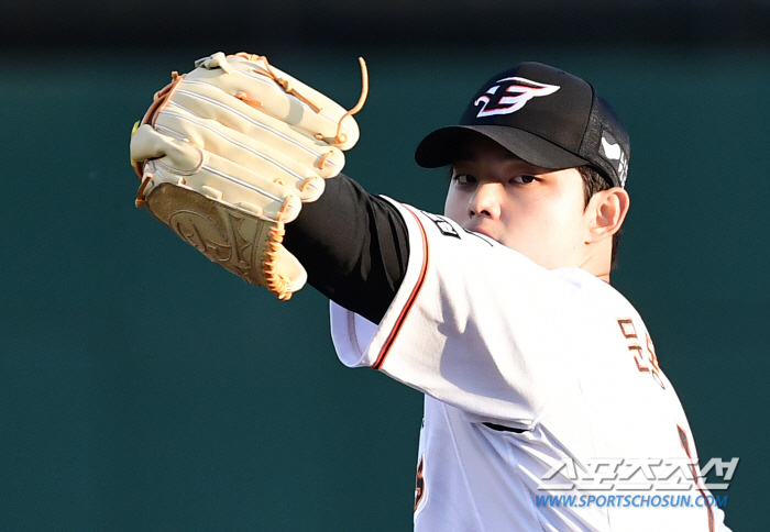 '66구 교체 미스터리' 157km 문동주 일요일 등판? 최원호 감독은 …