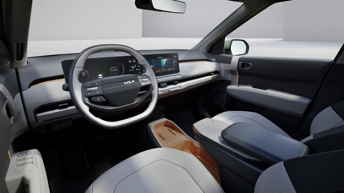 기아, 전기 SUV 'EV3' 출시…1회 충전 500㎞ 주행
