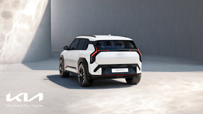 기아, 전기 SUV 'EV3' 출시…1회 충전 500㎞ 주행
