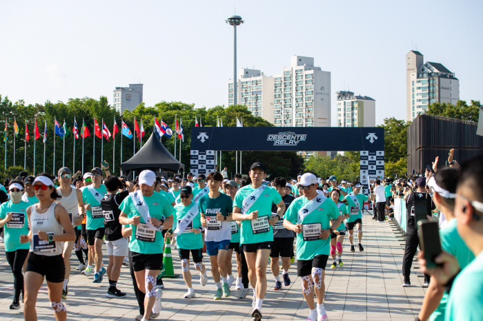 '2024 데상트 에너자이트 릴레이' 성료…1000여명 20㎞ 완주