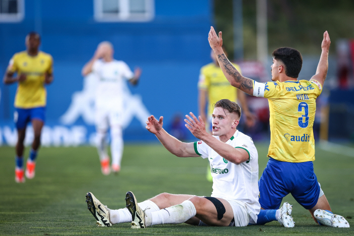 '1400억' 영입 전쟁 시작! '케인급 FW' 등장에 뜨거워진 EPL …