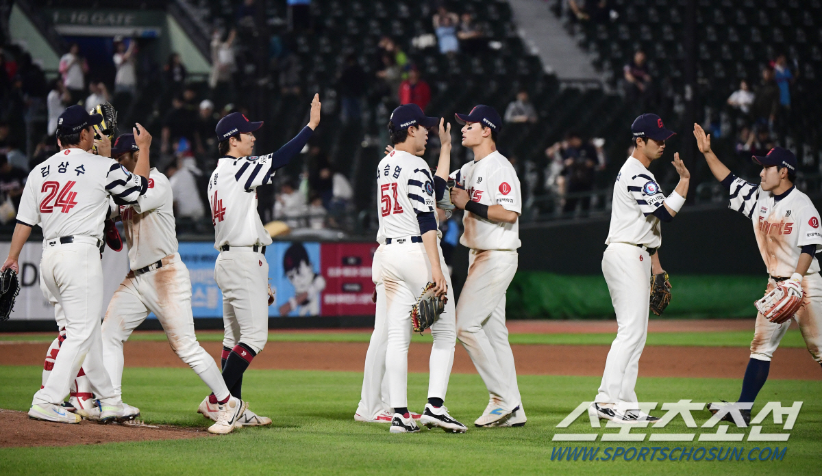 '사직의 기적' 무기력한 꼴찌였던 롯데, 5월 팀 승률 2위 대반전이 시…
