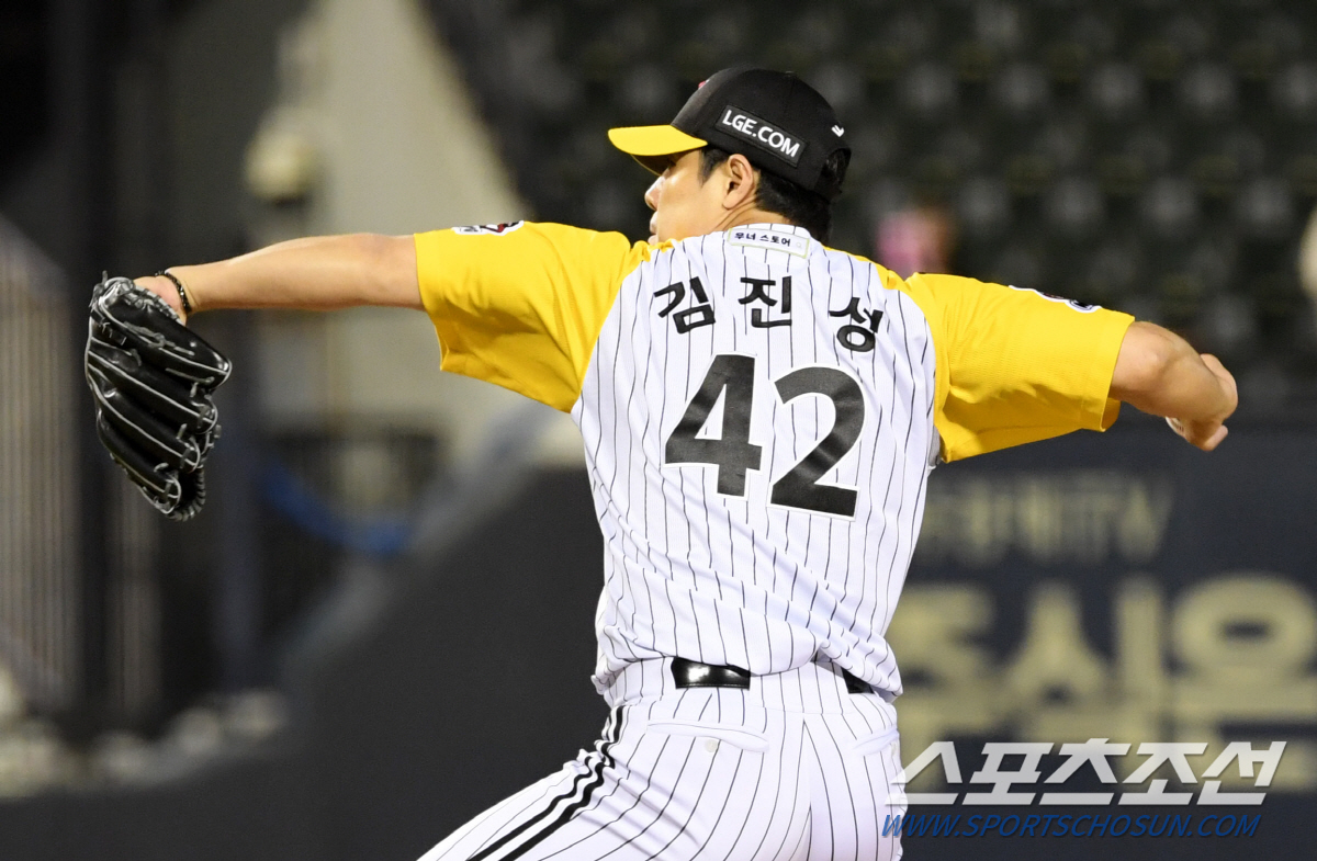 '미쳤다' '만루에서 철벽투! 피안타 제로라니...' '슈퍼 홀드'로 팀…