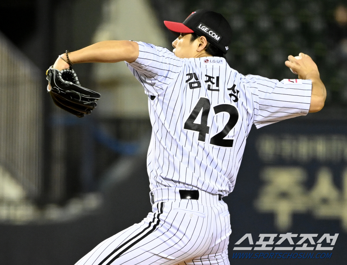 '미쳤다' '만루에서 철벽투! 피안타 제로라니...' '슈퍼 홀드'로 팀…
