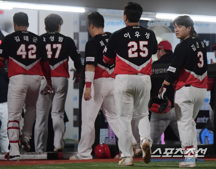 크로우 언제까지 기다려야하나? KIA 1위 뺏길 위기, 5월 최강팀까지 …