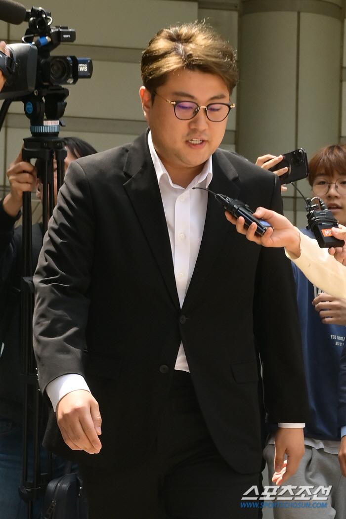 '구속 기로' 김호중, 휴대전화 비번 제공 거부.."협조한다"더니 또 거…