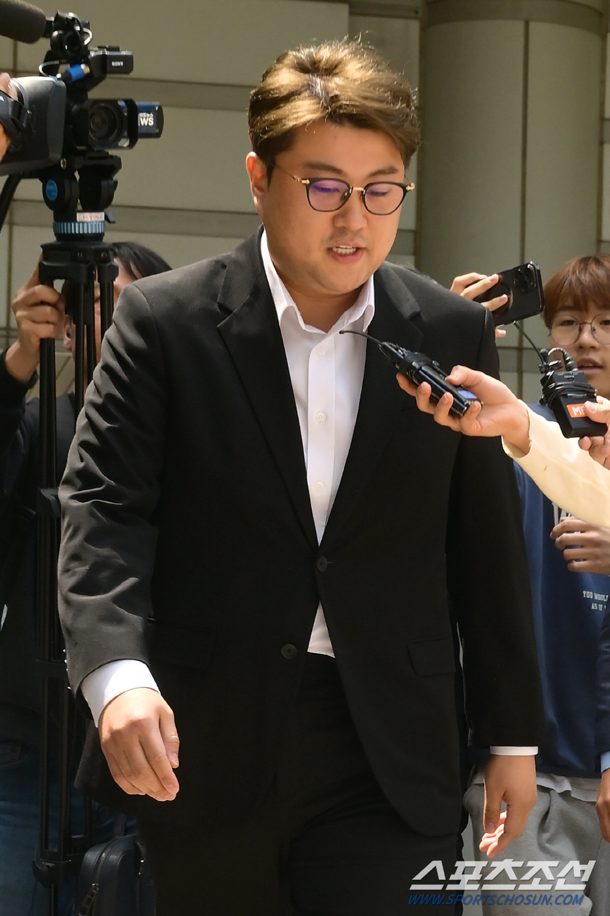 '구속 기로' 김호중, 휴대전화 비번 제공 거부.."협조한다"더니 또 거…