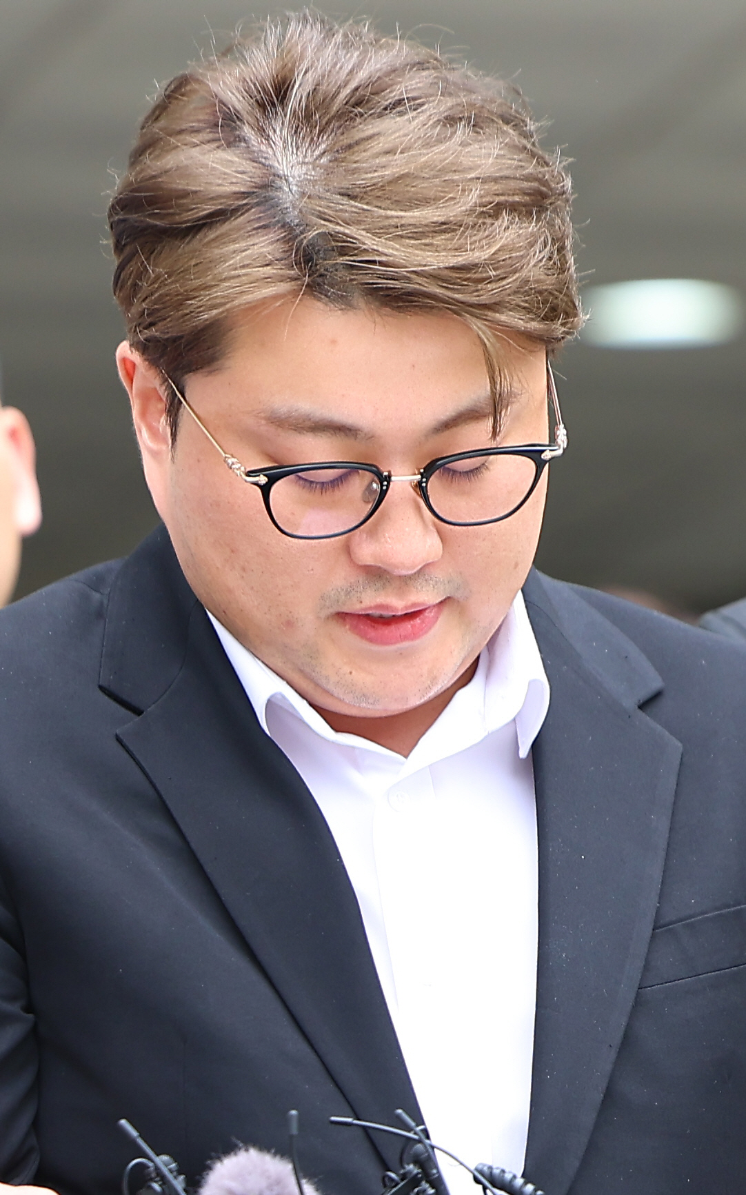 "반성하겠다" 구속심사 마친 김호중, 포승줄 묶인 채 유치장行 [종합]