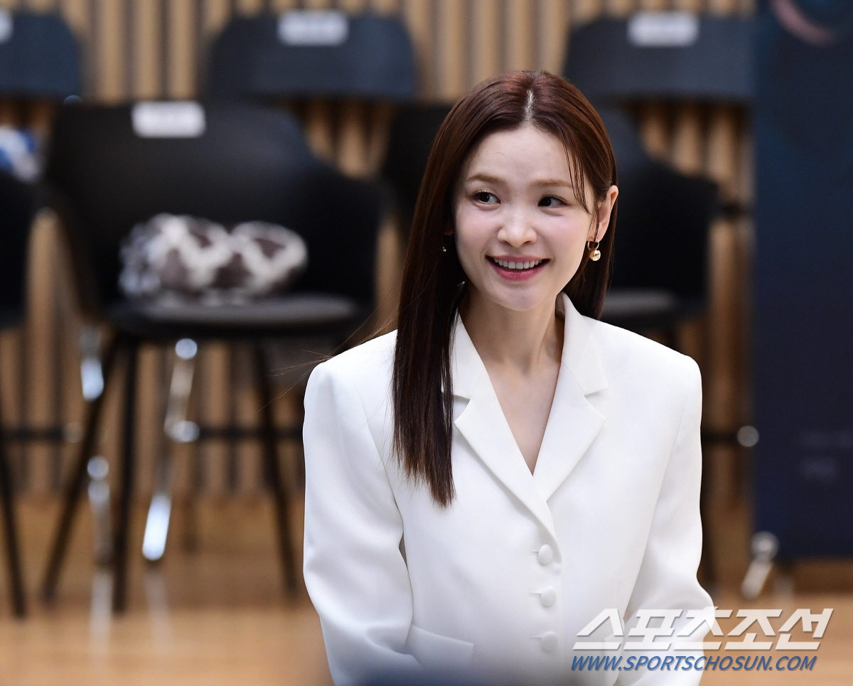 '커넥션' 전미도 "첫 장르물 도전, 감정 수위 조절 쉽지 않았다…지성 …