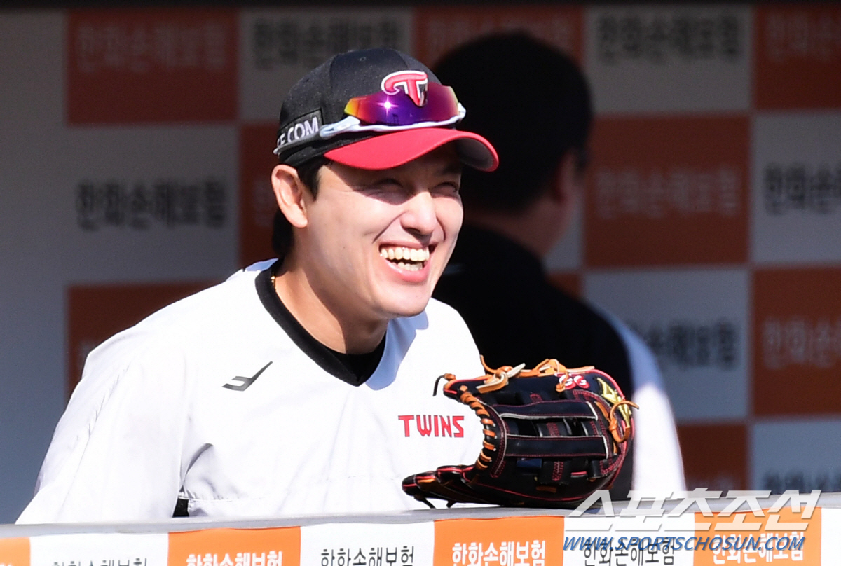 복귀전 멀티히트 쾅! 돌아온 '우승 포수'…안방 복귀는 다음주부터