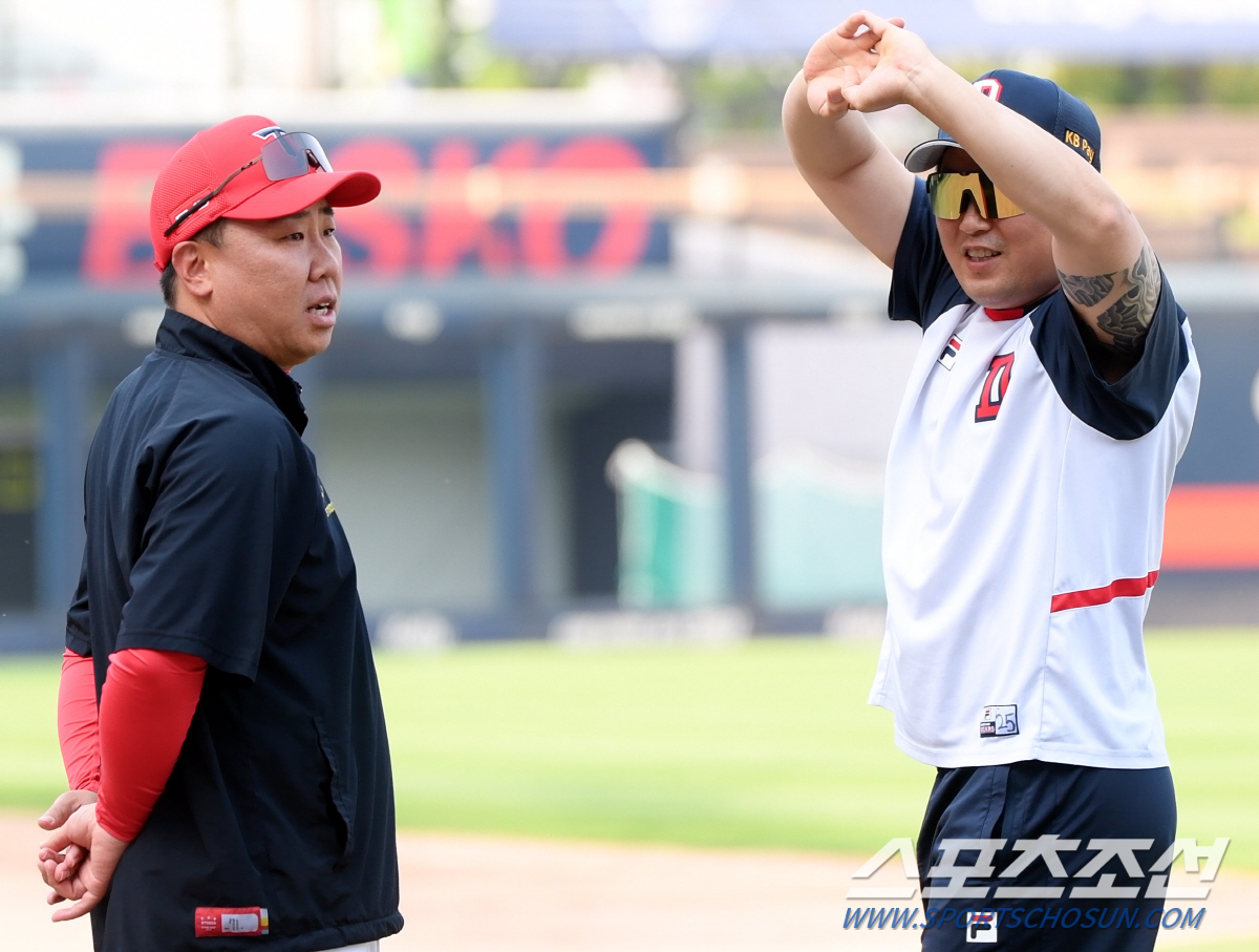 꽃감독과 양의지의 경기 전 만남, 겉으론 여유롭게 웃었지만...[광주 현…