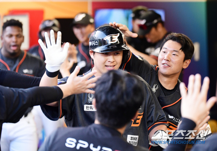 '이글스 홈런 파티! 태연→시환→은성' 상승세 한화, SSG 5연패 몰아…