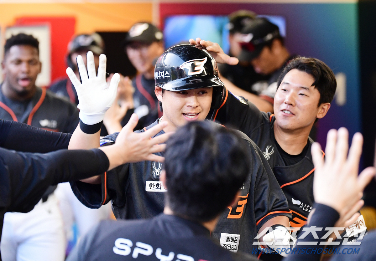 '이글스 홈런 파티! 태연→시환→은성' 상승세 한화, SSG 5연패 몰아…