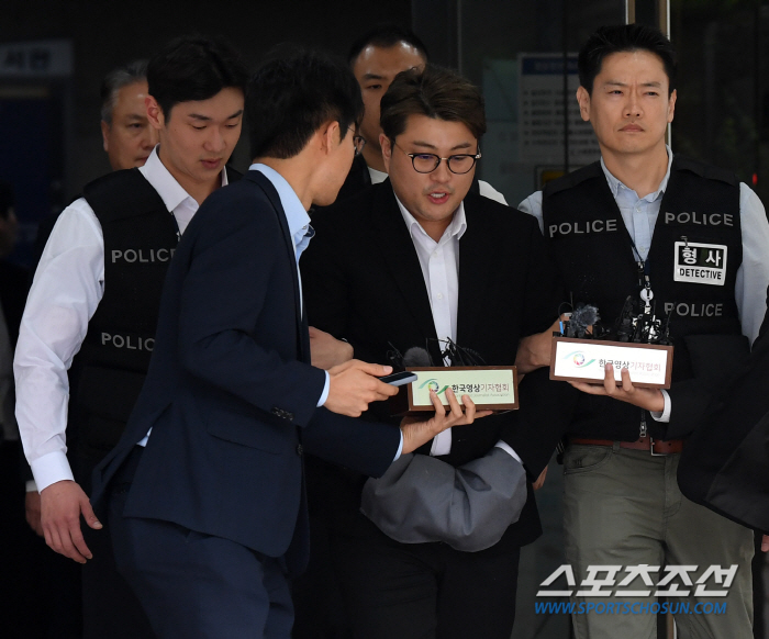 "회당 출연료 8억" 구속 김호중, 공연 강행 이유였나…'맥주 구입'에도…