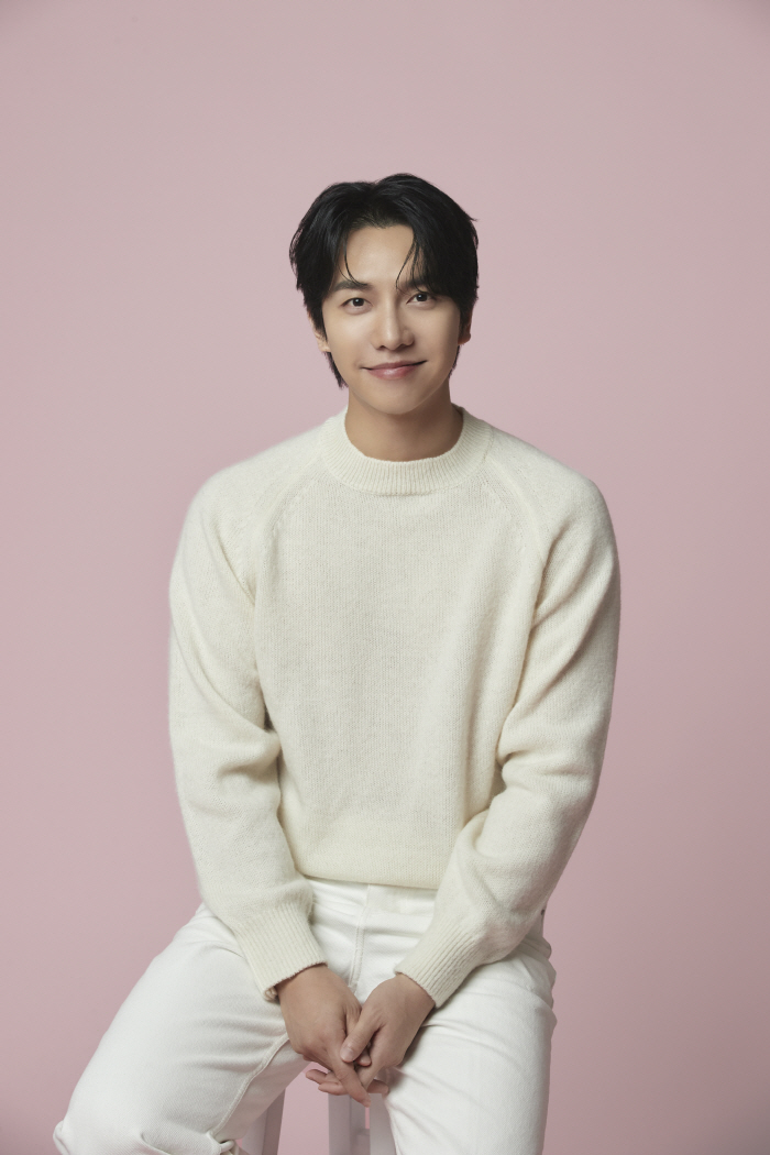 '미정산 갈등' 이승기, 이제 혼자가 아니다…현 소속사 "외로운 싸움 함…
