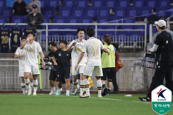 '이동률 멀티골+박민서 극장골' 이랜드, 수원에 3대1 승 '2위 점프'…