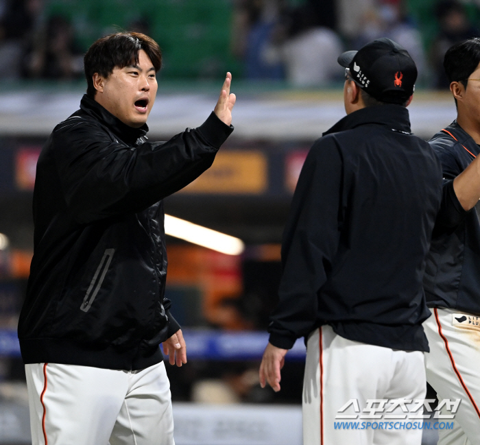 연장 10회 혈투 끝 '위닝 확보' 한화 최원호 감독 "안치홍, 4번 타…