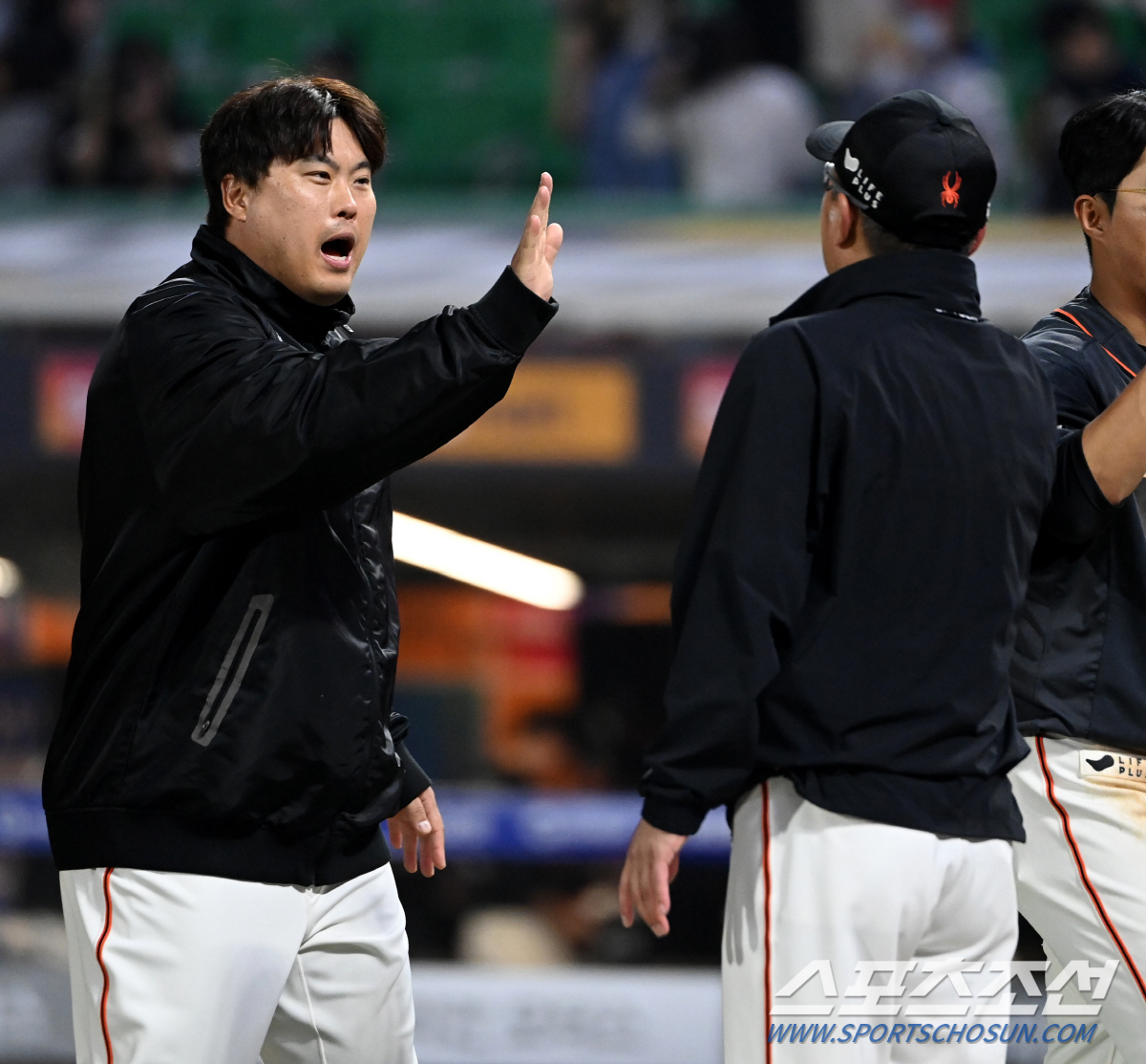 연장 10회 혈투 끝 '위닝 확보' 한화 최원호 감독 "안치홍, 4번 타…