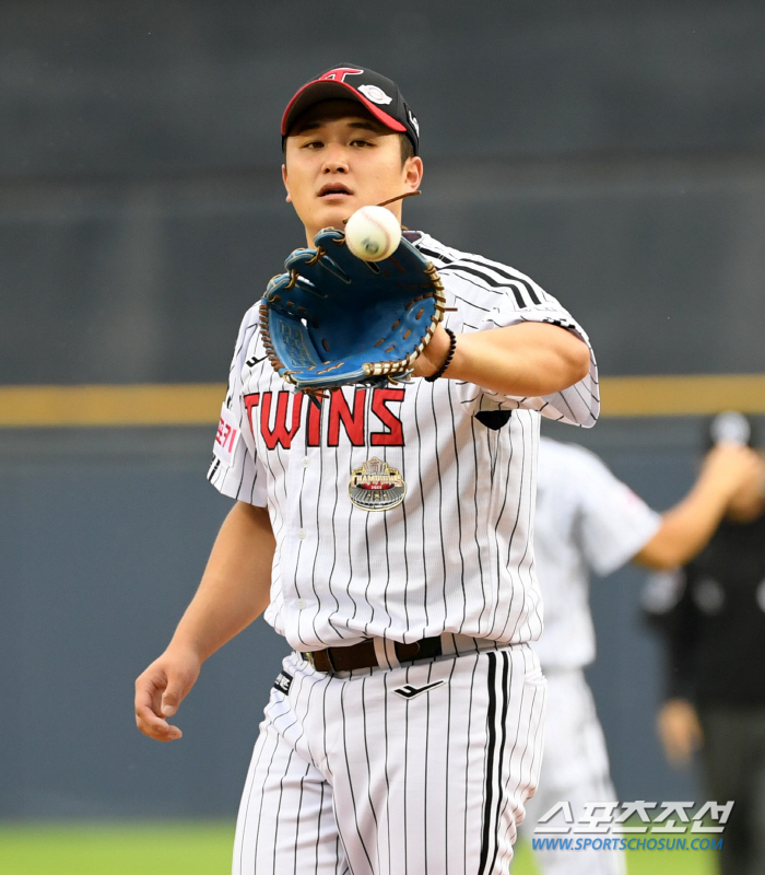 켈리敗→엔스敗→찬규勝→원태勝→주영勝→켈리?. 우승팀의 웃픈 현실. '잠실…