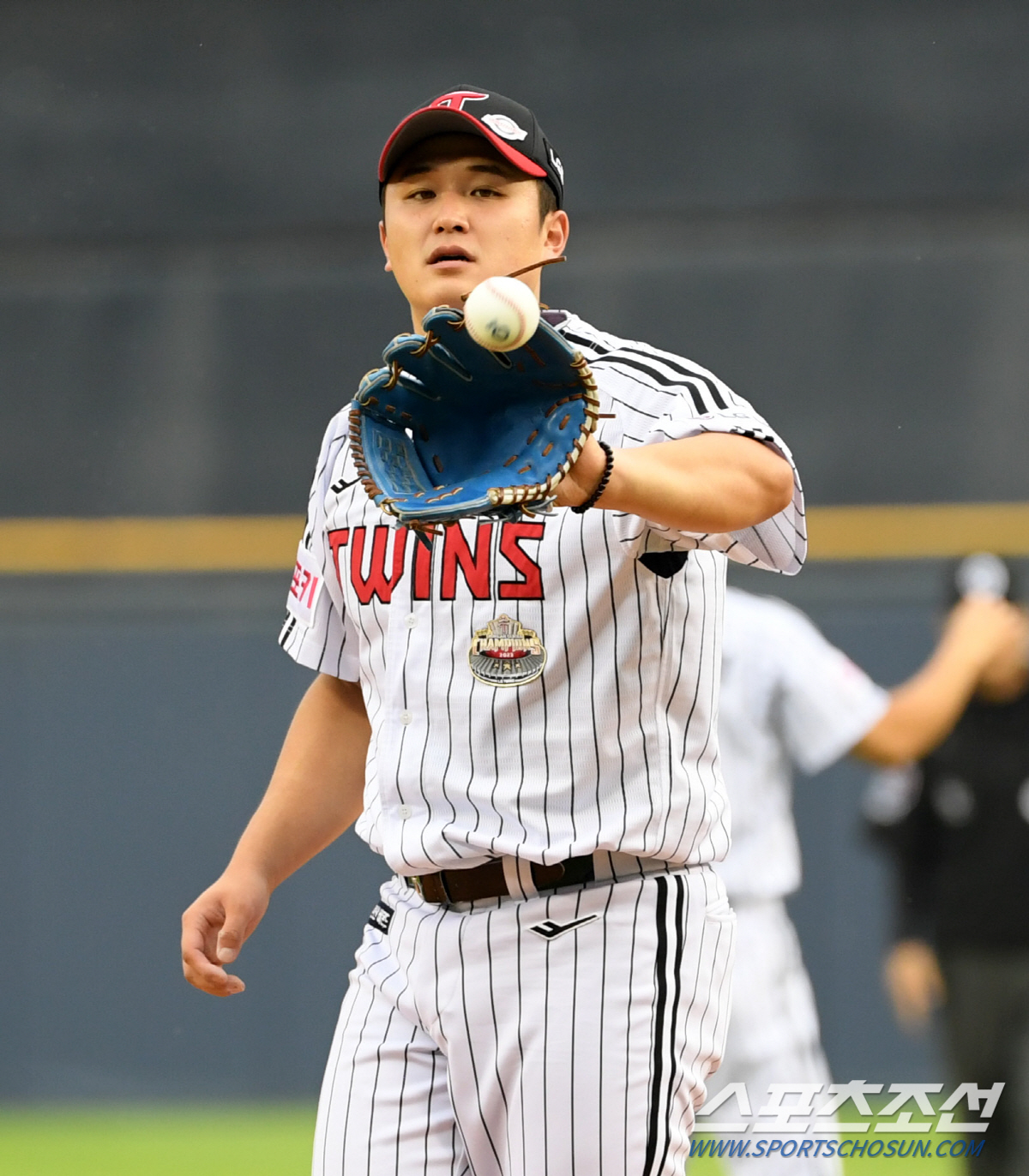 켈리敗→엔스敗→찬규勝→원태勝→주영勝→켈리?. 우승팀의 웃픈 현실. '잠실…