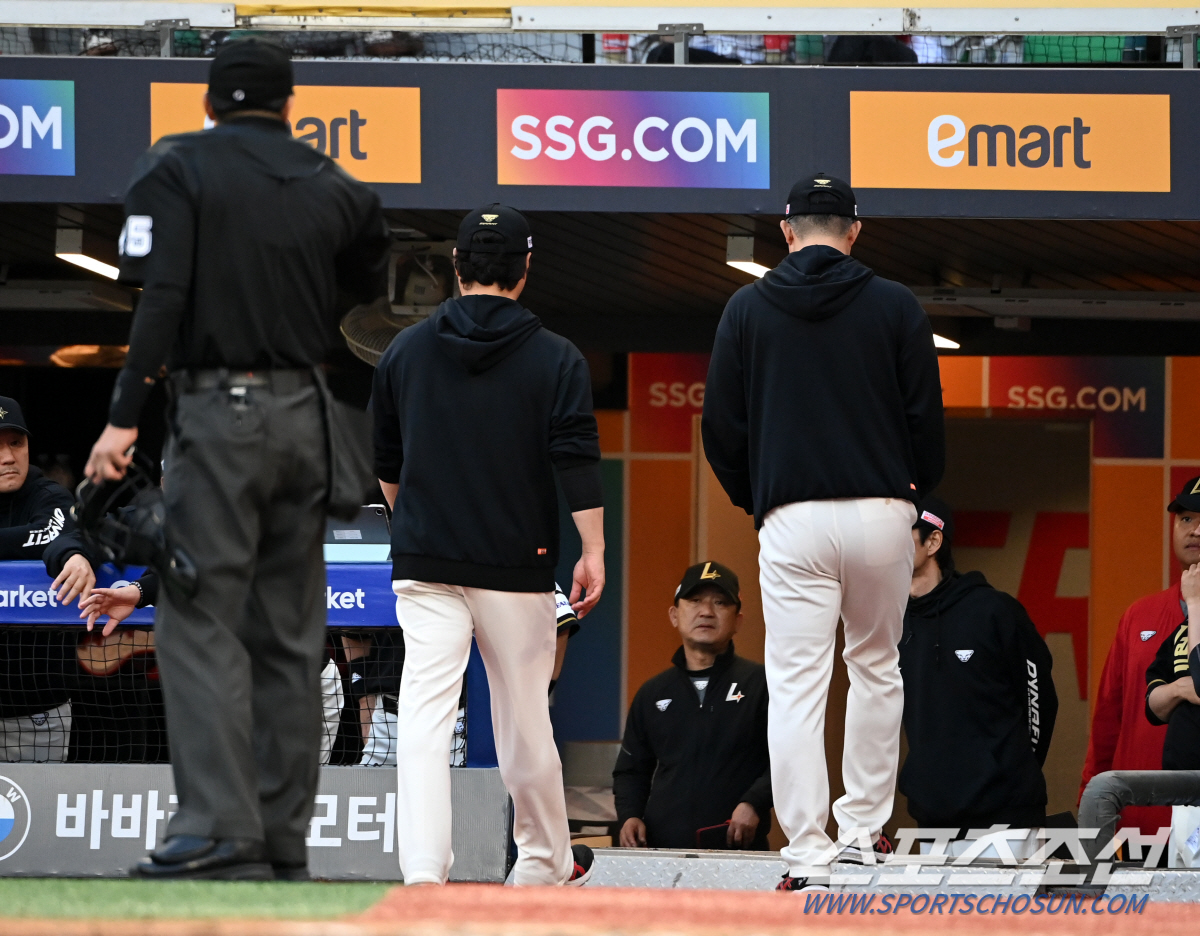 '또 가상 판정?' 뜬공→안타→주자 재배치 격앙된 SSG의 의문, 한화 …