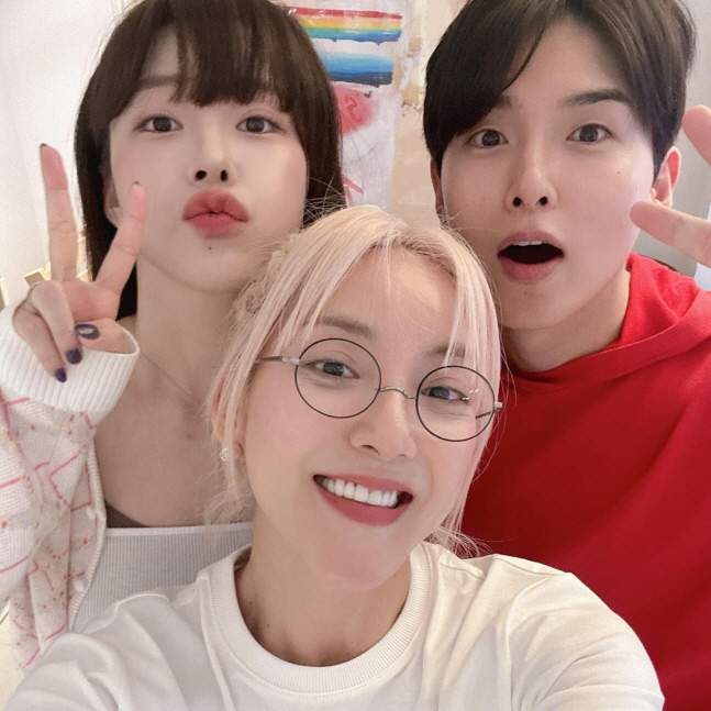 "역시 SM 친남매" 바다, 려욱♥아리 결혼 앞두고 초대…"두 사람 축하…