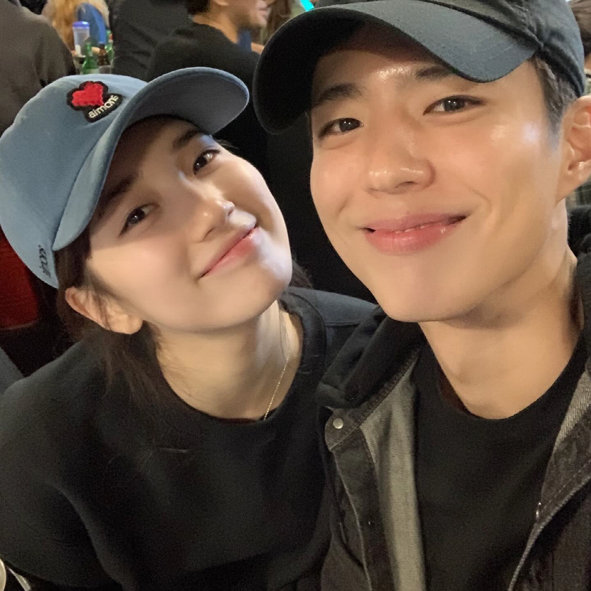 박보검♥수지, 볼 맞대고 초밀착 다정 스킨십...실제 연인인 줄 '설렘 …
