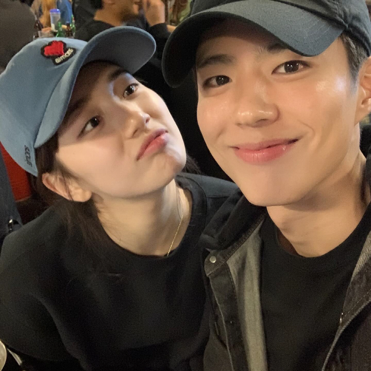 박보검♥수지, 볼 맞대고 초밀착 다정 스킨십...실제 연인인 줄 '설렘 …