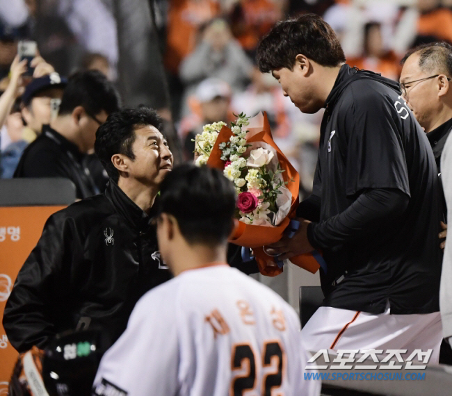 함께 떠나겠다고 했지만…'정상화 중책' 손혁 단장, "새 감독 선임, 신…