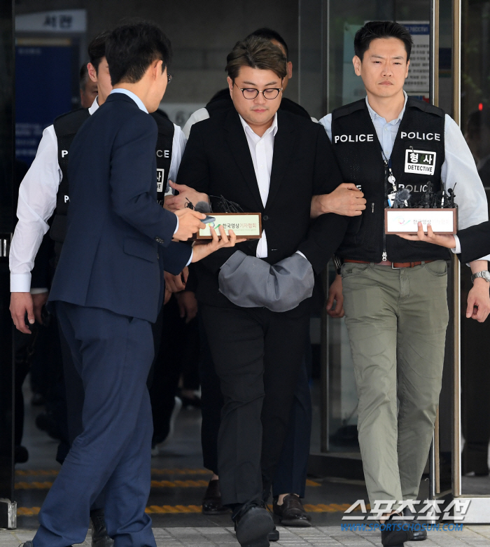 "음주운전 뺑소니길"vs"철거는 시기상조"…김호중 김천 소리길 갑론을박 …