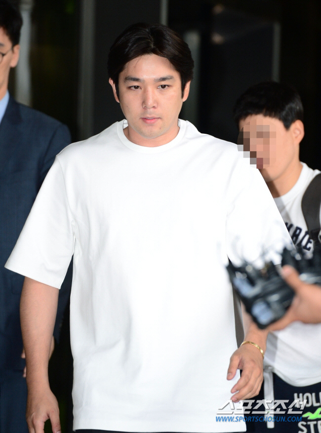 '음주 투아웃' 강인, 15년 자숙 끝?..오늘(28일) 버블로 팬 소통…