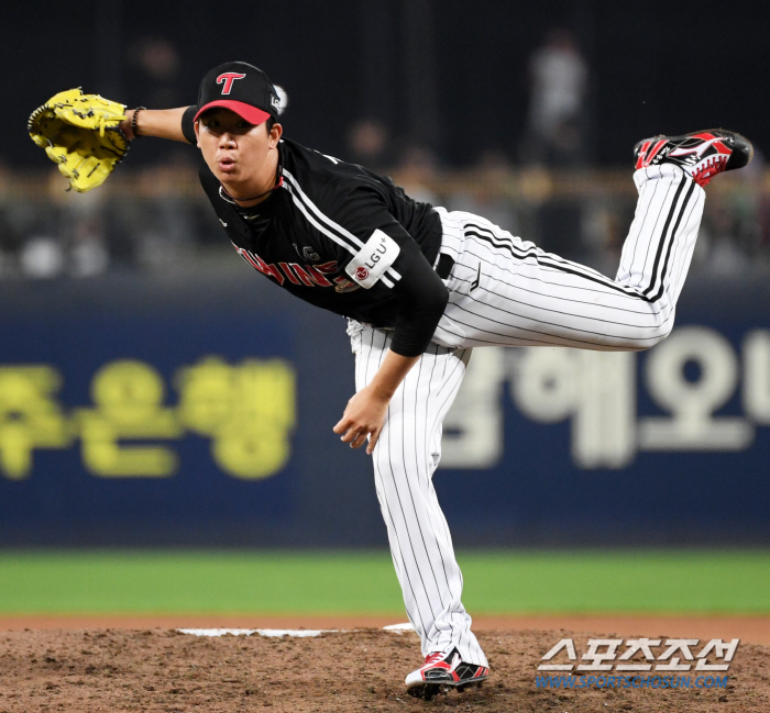 6월말 온다던 38억 우승 FA 8월로 연기. 80억 FA 보상 투수에 …