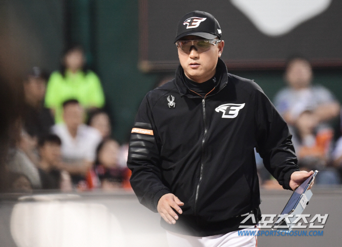 "포기하지마라. 응원하겠다" 최원호 감독, 5년 한화 생활 마침표…선수단…