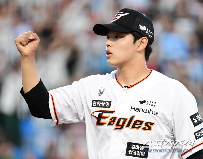156㎞ 쾅! 마음고생 이겨낸 문동주, 올해 첫 QS에 입맞췄다 [대전리…