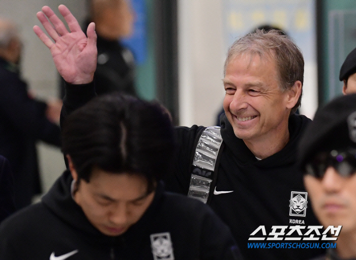 '무능력' 클린스만 또 한국 저격?..."감독은 라커룸 문제 해결 위한 …