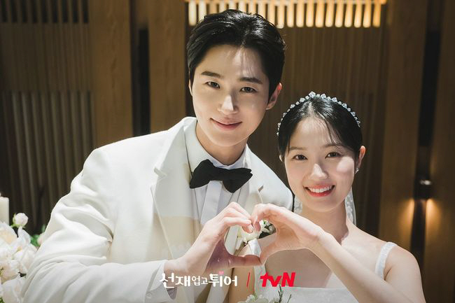 [SC이슈] "솔선재 결혼식 하객 구함"…변우석♥김혜윤, 웨딩 화보 보니…