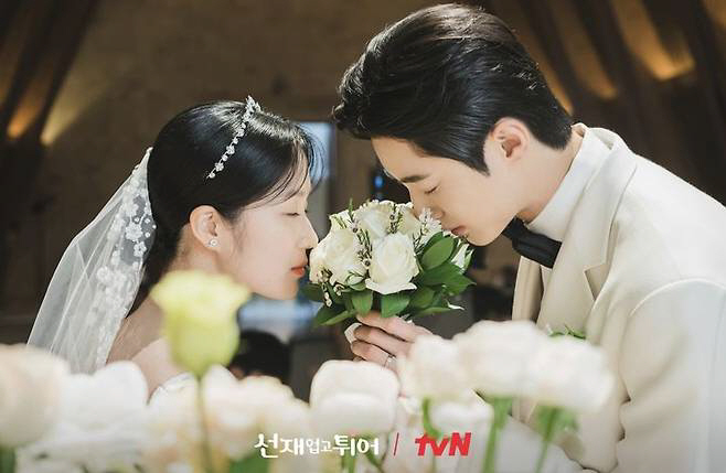 [SC이슈] "솔선재 결혼식 하객 구함"…변우석♥김혜윤, 웨딩 화보 보니…