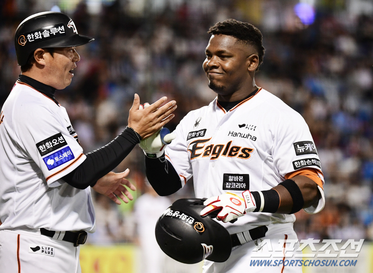 홈런 1위, 올스타전 투표도 1위…한화 '복덩이'가 사이클링 히트를 포기…