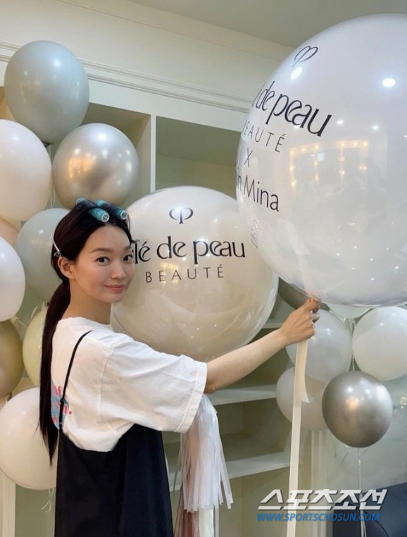 '♥김우빈' 또 반할라! 신민아, 헤어롤로 러블리함 한껏 더한 포토 화제