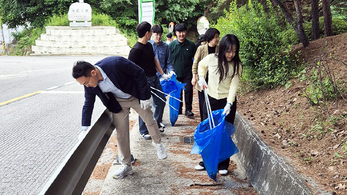 차 의과학대-포천시, '플로깅' 진행…건강·환경 잡은 '일석이조' 봉사