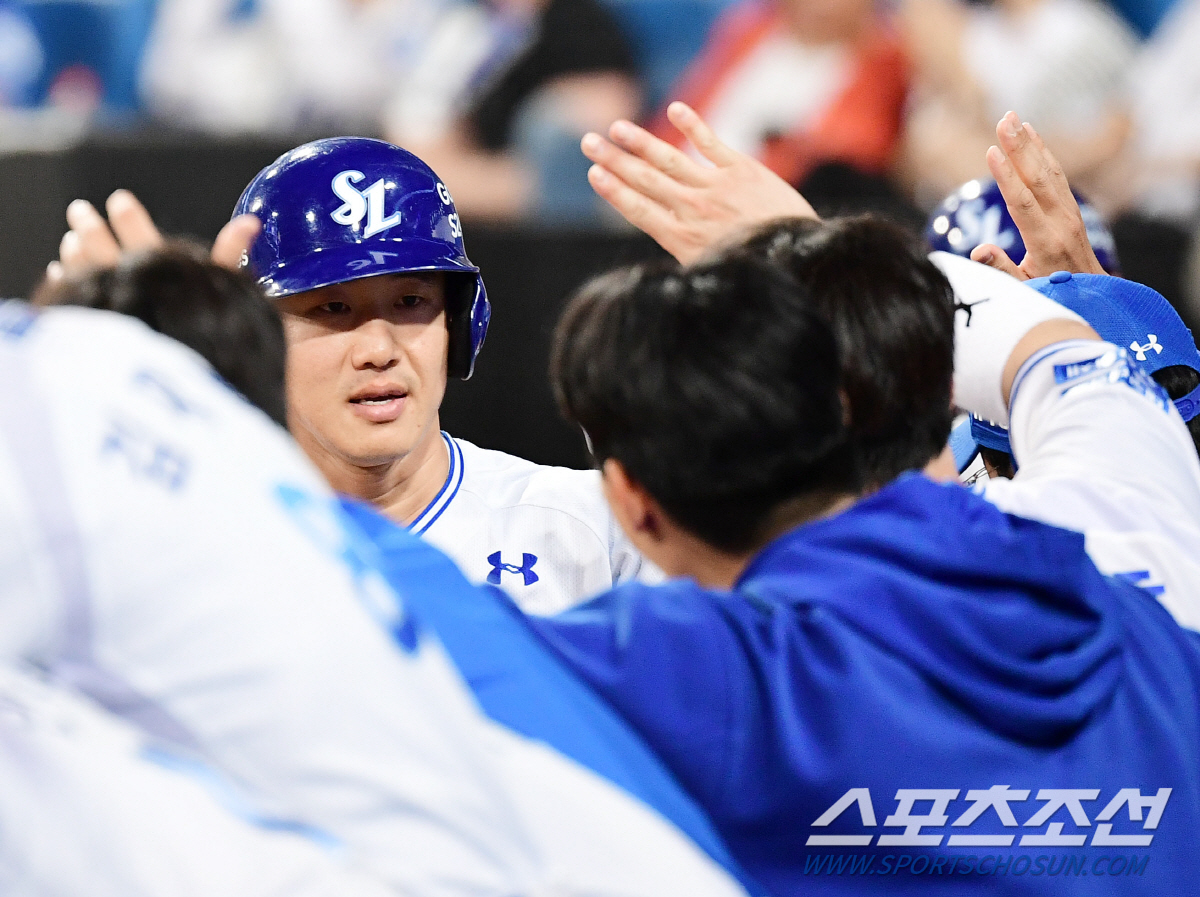 박병호도 살렸네, 라팍 수놓은 사자군단 홈런쇼...그러나 승리는 없었다[…