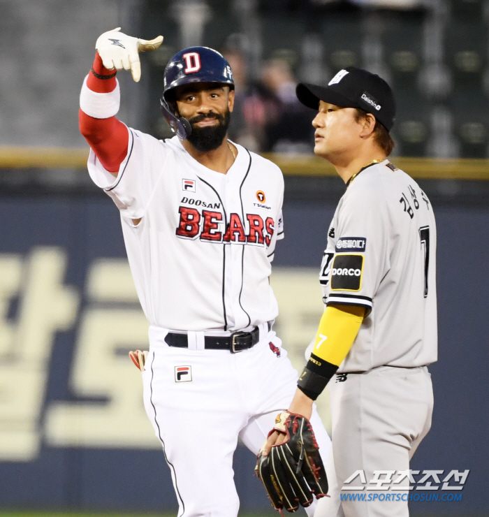 첫 리드오프→3안타 폭발 '대적중'…"美 경험 있었지만" 국민타자 조언,…