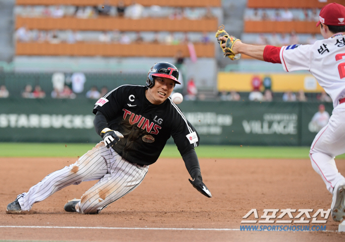 백전노장 발야구 vs 데뷔 첫 타석 페이크번트 앤 슬래시...팽팽해지던 …