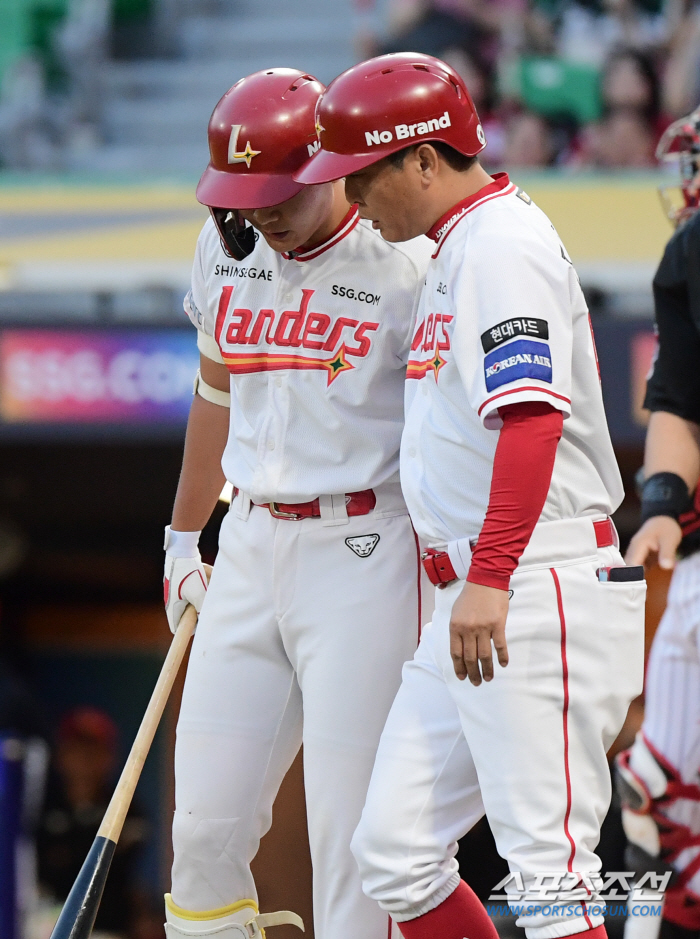 백전노장 발야구 vs 데뷔 첫 타석 페이크번트 앤 슬래시...팽팽해지던 …