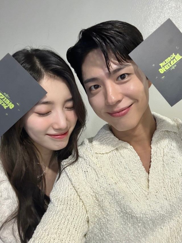 수지♥박보검, 31일 '더 시즌즈' 뜬다..듀엣 입맞춤→케미 폭발
