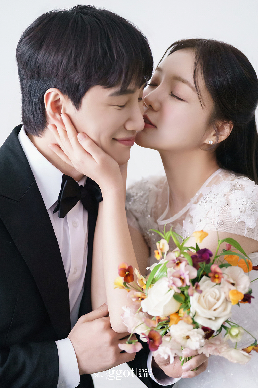문지인♥김기리, 웨딩 촬영현장 최초 공개..뜻밖의 강풍에도 사랑 굳건