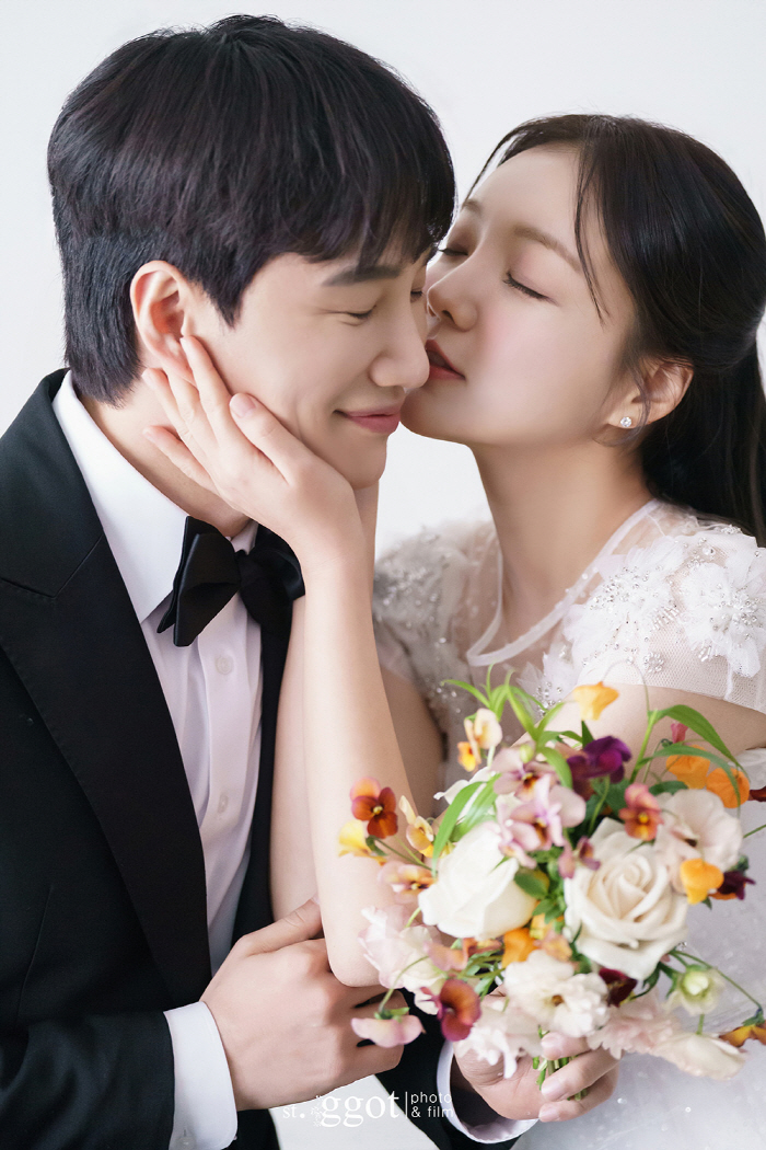 '결혼' 김기리♥문지인, 웨딩촬영 현장…궂은 날씨에도 '달달 케미'