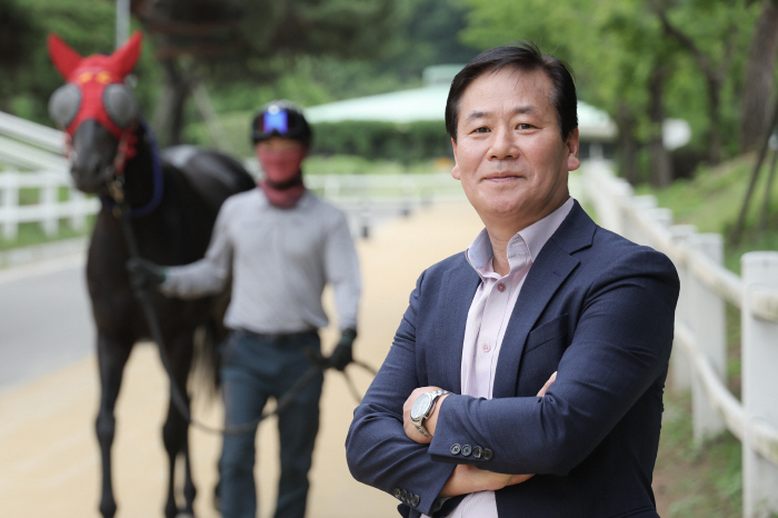 [경마] 최용건 조교사, 데뷔 4년만에 개인통산 100승 달성