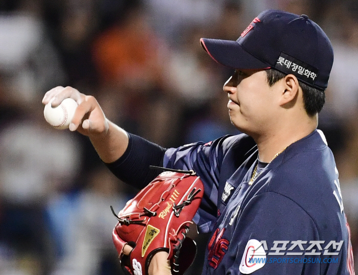 '3⅓이닝 7실점' 한번더 기회 받은 나균안, 참담하게 무너졌다…명장의 …