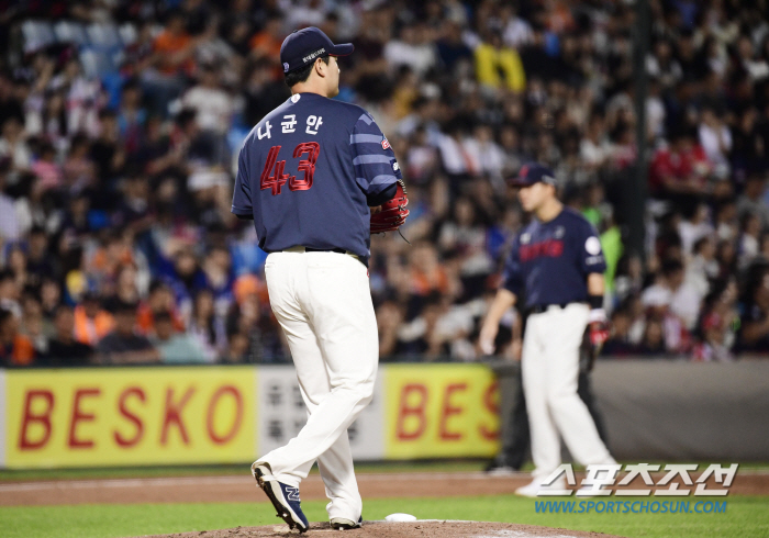 '3⅓이닝 7실점' 한번더 기회 받은 나균안, 참담하게 무너졌다…명장의 …